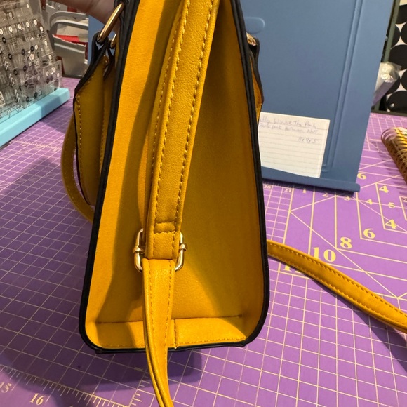 Aldo Mustard Yellow Handbag With Adjustable Crossbody Strap - Picture 4 of 5